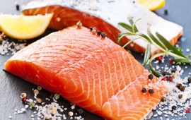 rolada-z-lososia-z-serkiem-ziolowym-na-wielkanoc