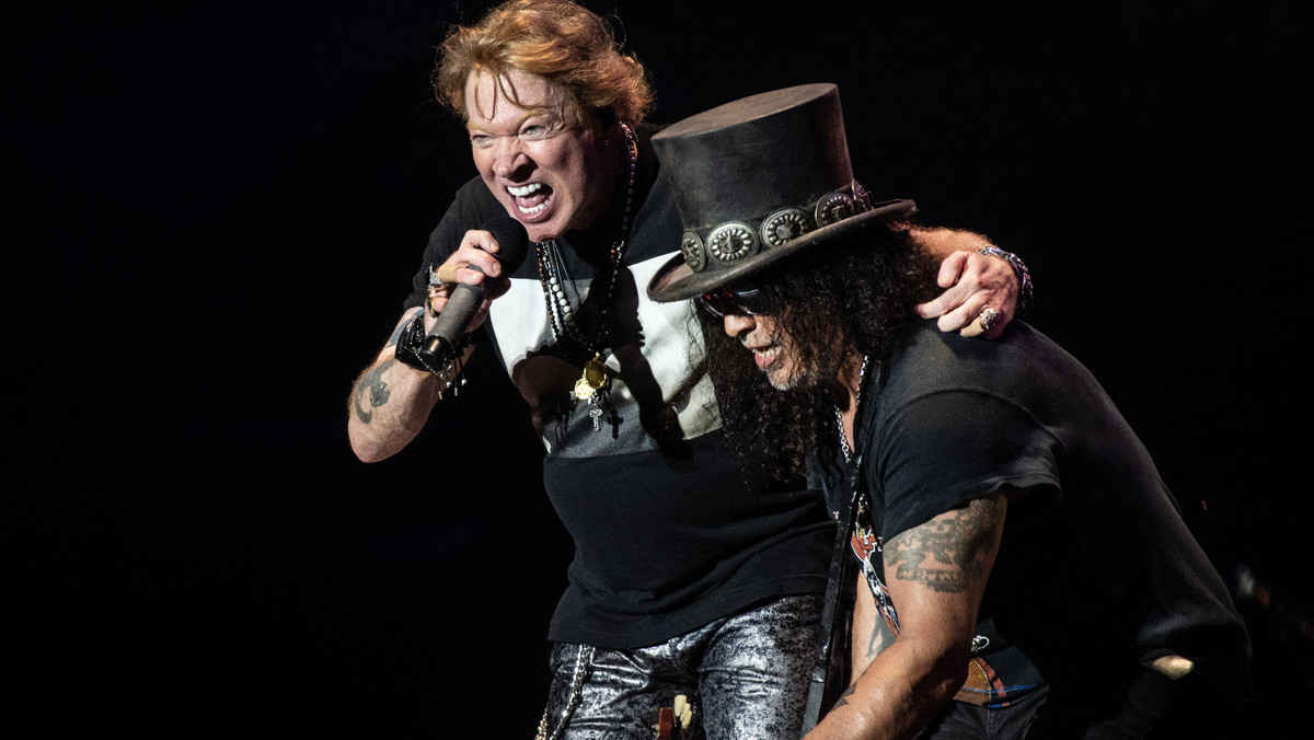Guns N' Roses musieli przełożyć koncert. Na stadionie odbędzie się mecz
