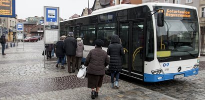 Obnaża się i masturbuje w autobusach. Szuka go policja