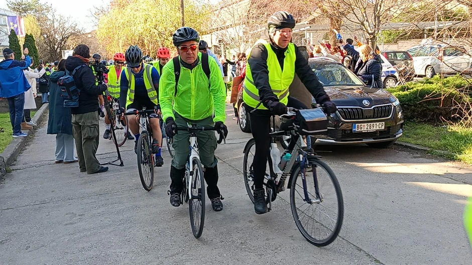 Studente su iz Subotice ispratile kolege, profesori i građani