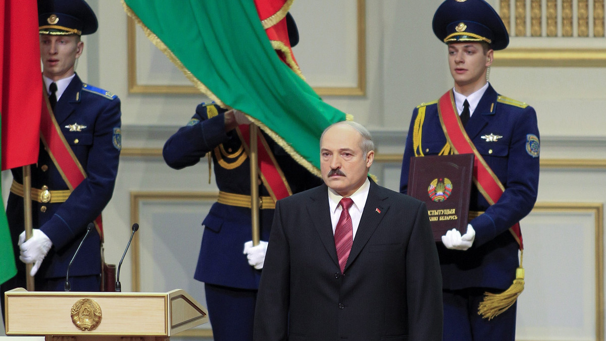 Dwunastu ambasadorów państw Unii Europejskiej akredytowanych w Mińsku i przedstawiciel Komisji Europejskiej w białoruskiej stolicy zbojkotowali inaugurację prezydenta Białorusi Alaksandra Łukaszenki.