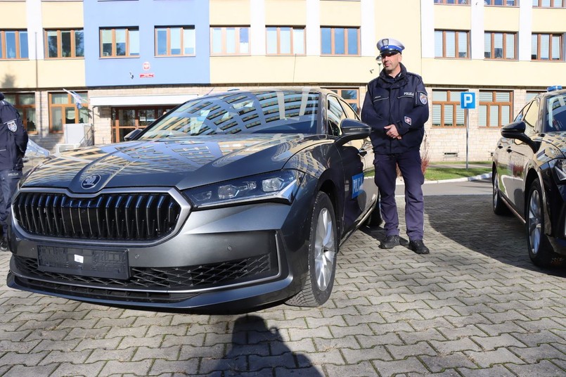 Skoda Superb - nowy nieoznakowany samochód policji