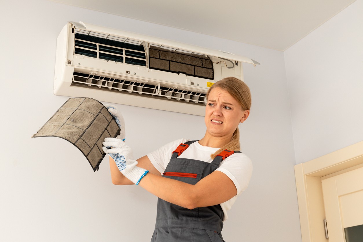 Použíte špeciálny dezinfekčný sprej na klimatizácie. 