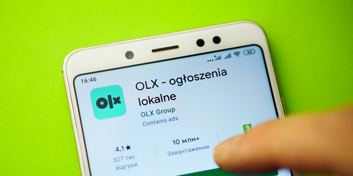 Oszuści od pewnego czasu próbują wyłudzać pieniądze od klientów platformy OLX nową metodą. Wykorzystują do tego komunikator WhatsApp. Policja ostrzega.