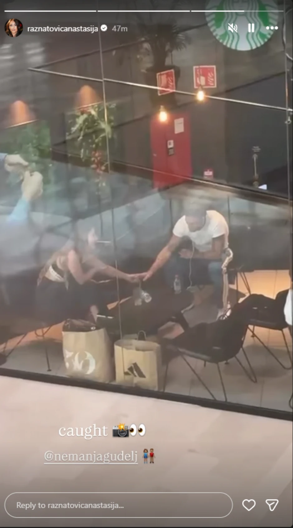 Anastasija uhvatila muža