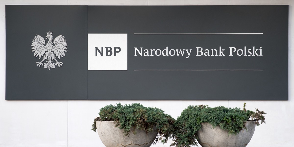 NBP zwraca uwagę, że największy udział w portfelu kredytowym sektora bankowego miały kredyty mieszkaniowe. Roczne tempo wzrostu tych kredytów zwiększyło się (4,9 proc. r/r na koniec 2018 r.). 