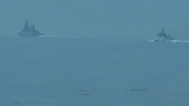 Britanski razarač (L) u Crnom moru