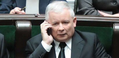 Kaczyński rozmawiał przez telefon na expose