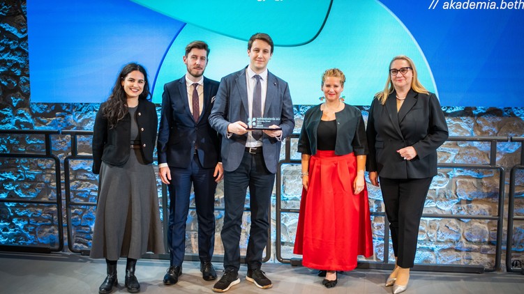 bethesda akadémia díj