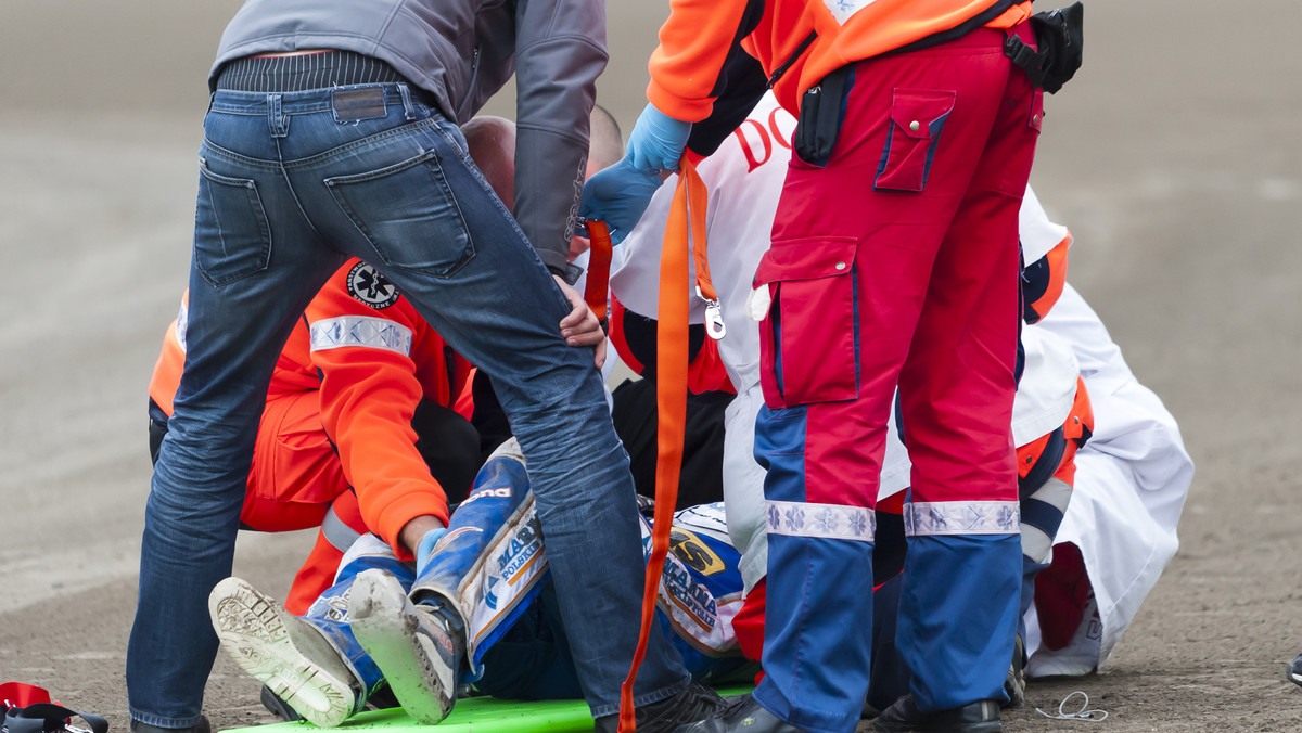 Smutna informacja o śmierci Lee Richardsona, po upadku w meczu jego drużyny PGE Marmy Rzeszów z Betardem Spartą Wrocław, jest wielkim ciosem dla środowiska żużlowego.