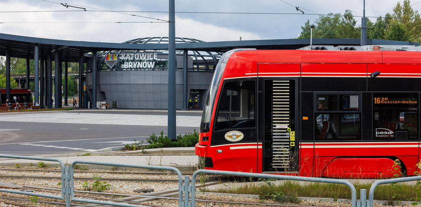 Groźny incydent w Katowicach. Mężczyzna został wciągnięty pod tramwaj