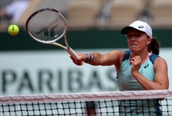 Ciężary Świątek w 3. rundzie French Open. Kovinic postawiła trudne warunki