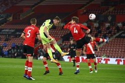 Na ten dzień kibice Southampton czekali aż 32 lata. Drużyna Bednarka liderem Premier League