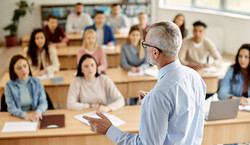 Nauczyciele boją się o pracę. To pokłosie nowej decyzji MEN