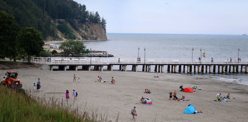 Tysiące ton piasku wysypano na plaży w Gdyni Orłowie. Nie uwierzysz, co się stało!