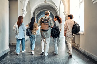 Brakuje miejsc w akademikach. Czy prywatne placówki rozwiążą problem? Jakie są ceny?