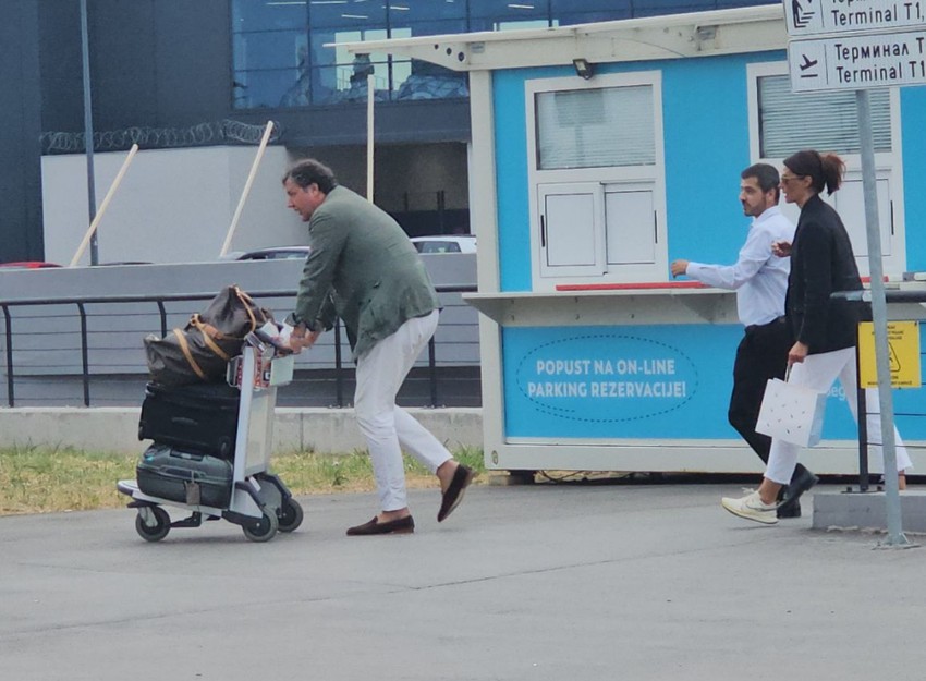 Dejan Bodiroga na aerodromu