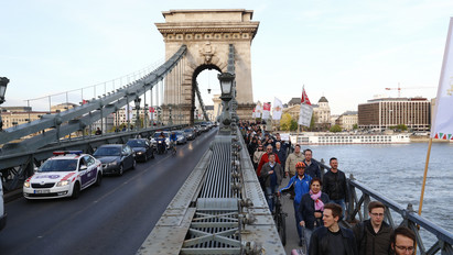 Budapestiek figyelem: két és fél évig lesz lezárva a Lánchíd