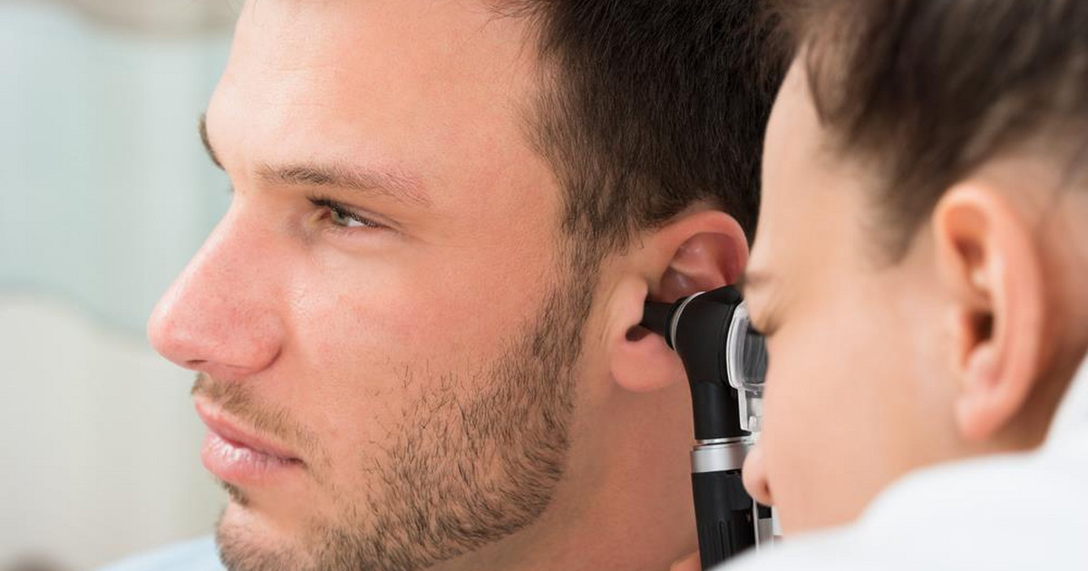 Przewiane ucho - domowe sposoby, wizyta u laryngologa, ból ucha u dzieci