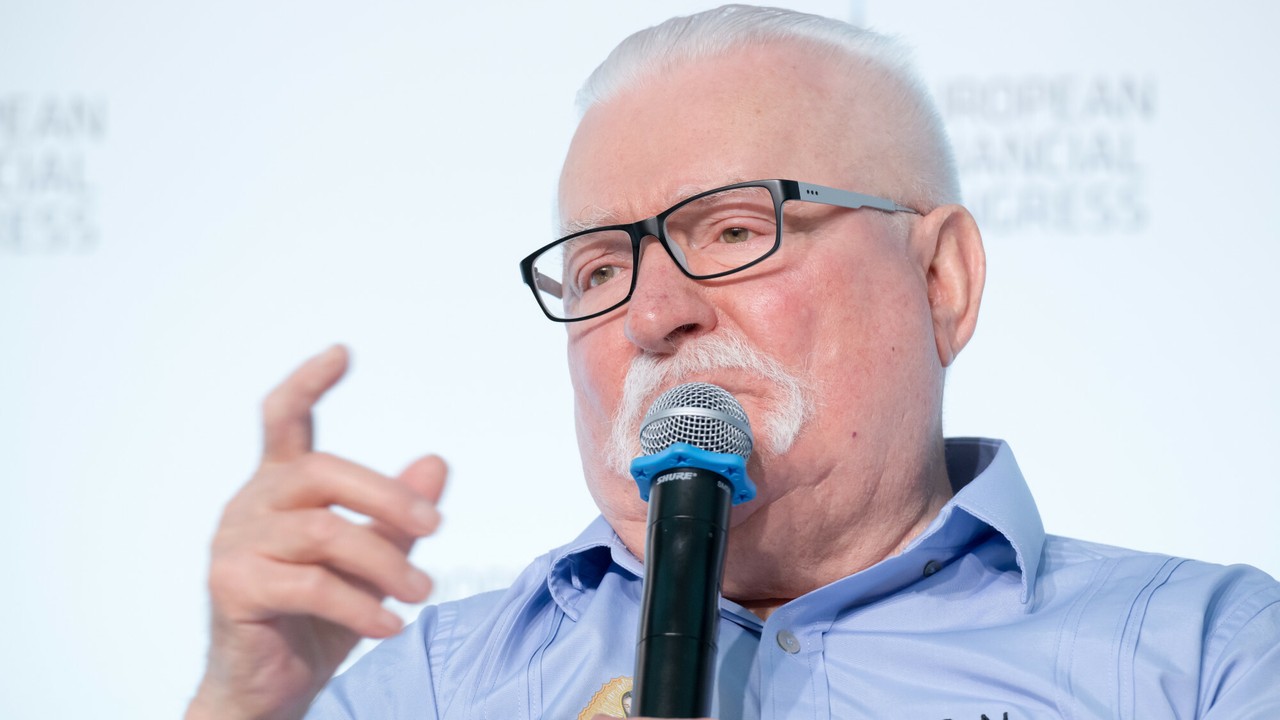 Lech Wałęsa trafił do szpitala. "Usunęli, co niepotrzebne"
