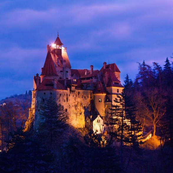 Zamek Bran po zmierzchu! Drakula budzi się ze snu!