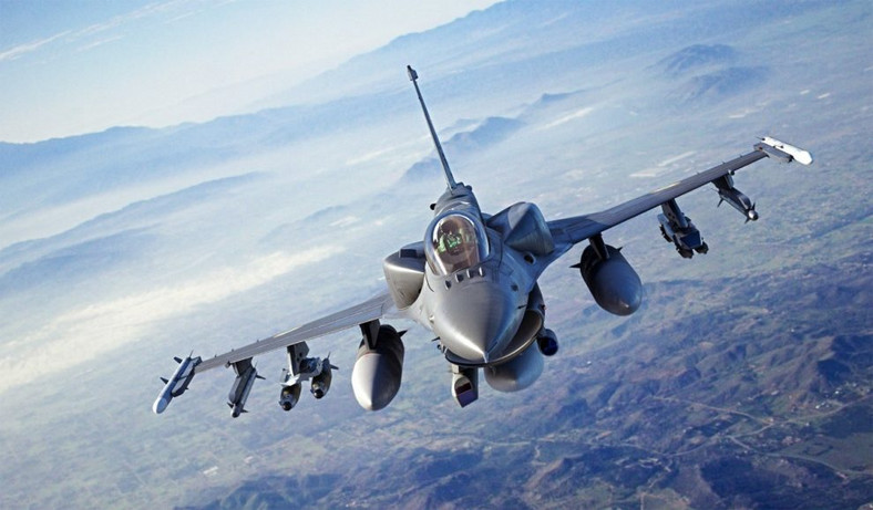 Myśliwiec F-16. Debata nad ich przekazaniem Ukrainie trwała prawie dwa lata