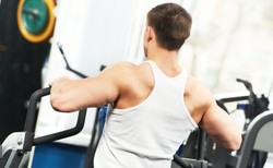 Sterydy? Zamiast rzeźby, niepłodność i łysina