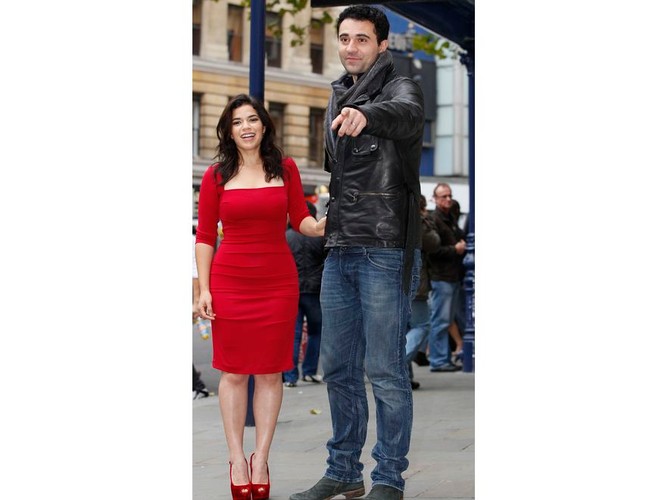 Czy poznajesz tę seksbombę? To słynna brzydula! America Ferrera w seksownej kreacji