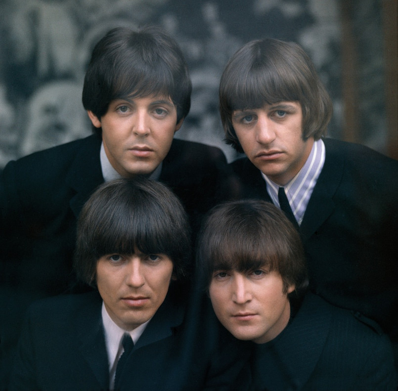 Choć wydawać by się mogło, że w grupie The Beatles panowała sielanka i radość z bycia na szczycie muzycznego i popkulturowego świata, rzeczywistość wyglądała zupełnie inaczej. – Nie mogliśmy przestać być "Beatlesami", nawet na chwilę – mówił w filmie "Living in a Material World" George Harrison. – Mieliśmy wynajęte całe piętra hotelowe a żeby ze sobą porozmawiać musieliśmy zamykać się we czwórkę w łazience