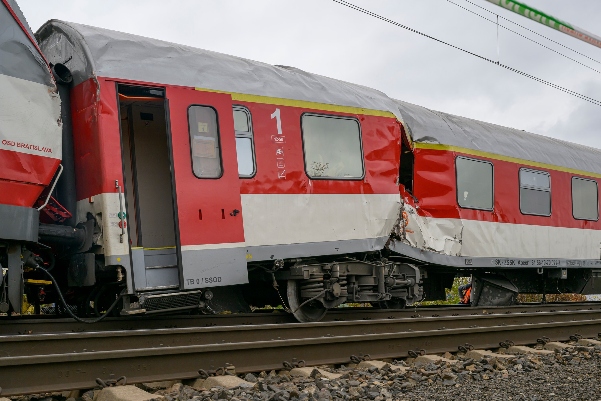 Pri Pezinku došlo v nedeľu (9. 11.) večer k zrážke dvoch vlakov.