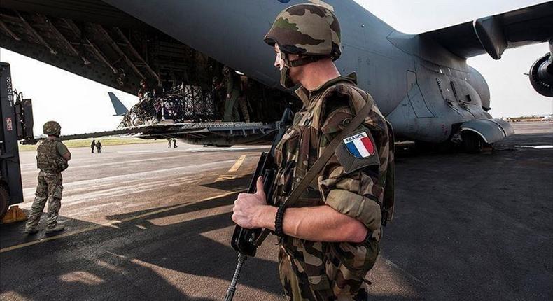 Retrait de l'armée française à Dakar