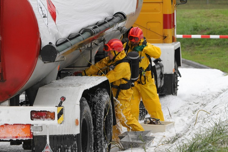 Pozorowany wypadek. Ćwiczenia służb ratownicznych na autostradzie A4