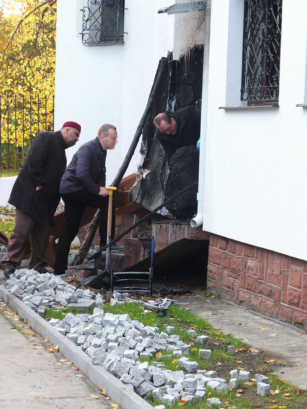 Bomba przed meczetem? Prokuratura dementuje plotki