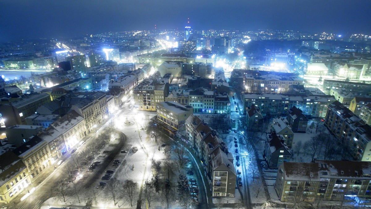 Dług Szczecina na koniec listopada br. wyniósł 729 mln zł, co stanowi 53 proc. budżetu miasta. Szczecin jest bezpieczny, zadłużenie jest zgodne z obowiązującą ustawą o finansach publicznych, poinformował w skarbnik miasta Stanisław Lipiński.