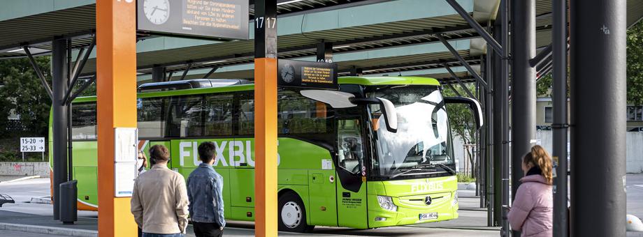 Jeden z pierwszych autokarów FlixBusa po powrocie na trasy. Dworzec autobusowy w Berlinie
