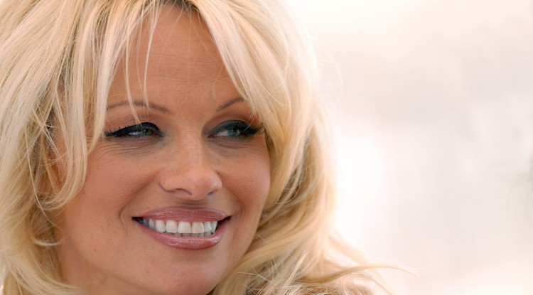 Döbbenetes! Így nézett ki Pamela Anderson plasztikázás előtt - FOTÓK