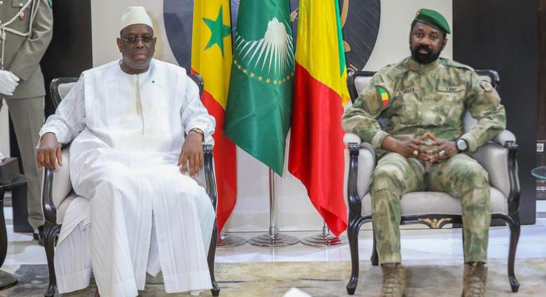 Lundi 15 août 2022, le chef d'État sénégalais et actuel président de l'Union africaine en exercice Macky Sall à rencontré à Bamako (Mali) le chef militaire au pouvoir, le colonel Assimi Goïta