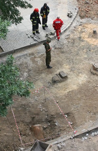 WARSZAWA 04.08.07 - BOMBA NA HOZEJfot. lech marcinczak