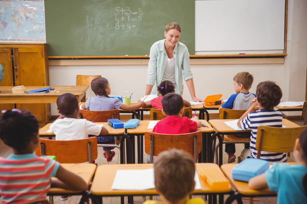 Wiceminister edukacji przedstawił też m.in. mechanizm, wskutek którego w wyniku reformy ma w systemie edukacji być więcej miejsc pracy dla nauczycieli.