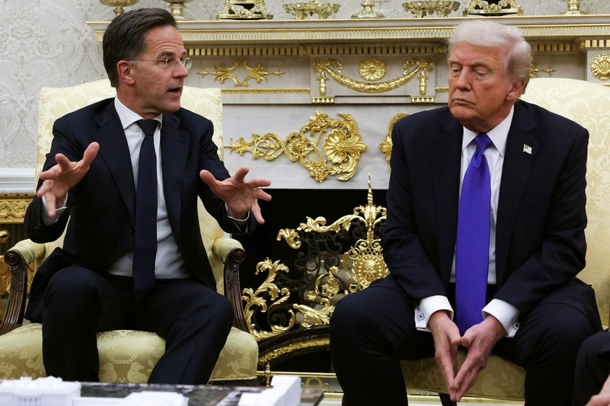 Sekretarz generalny NATO Mark Rutte z prezydentem Stanów Zjednoczonych Donaldem Trumpem w Gabinecie Owalnym Białego Domu, 22 października 2025 r.