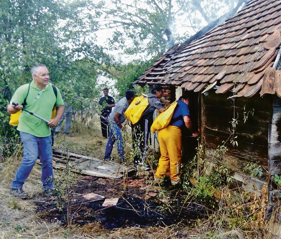 Zoran Đukić sa prijateljima i dobrovoljcima iz Velsa