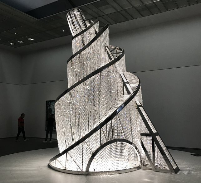 Ai WeiWei’s 'Fontanna Światła" w Luwrze Abu Zabi