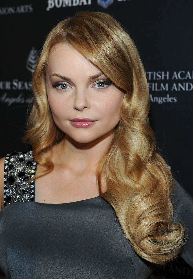 Izabella Miko