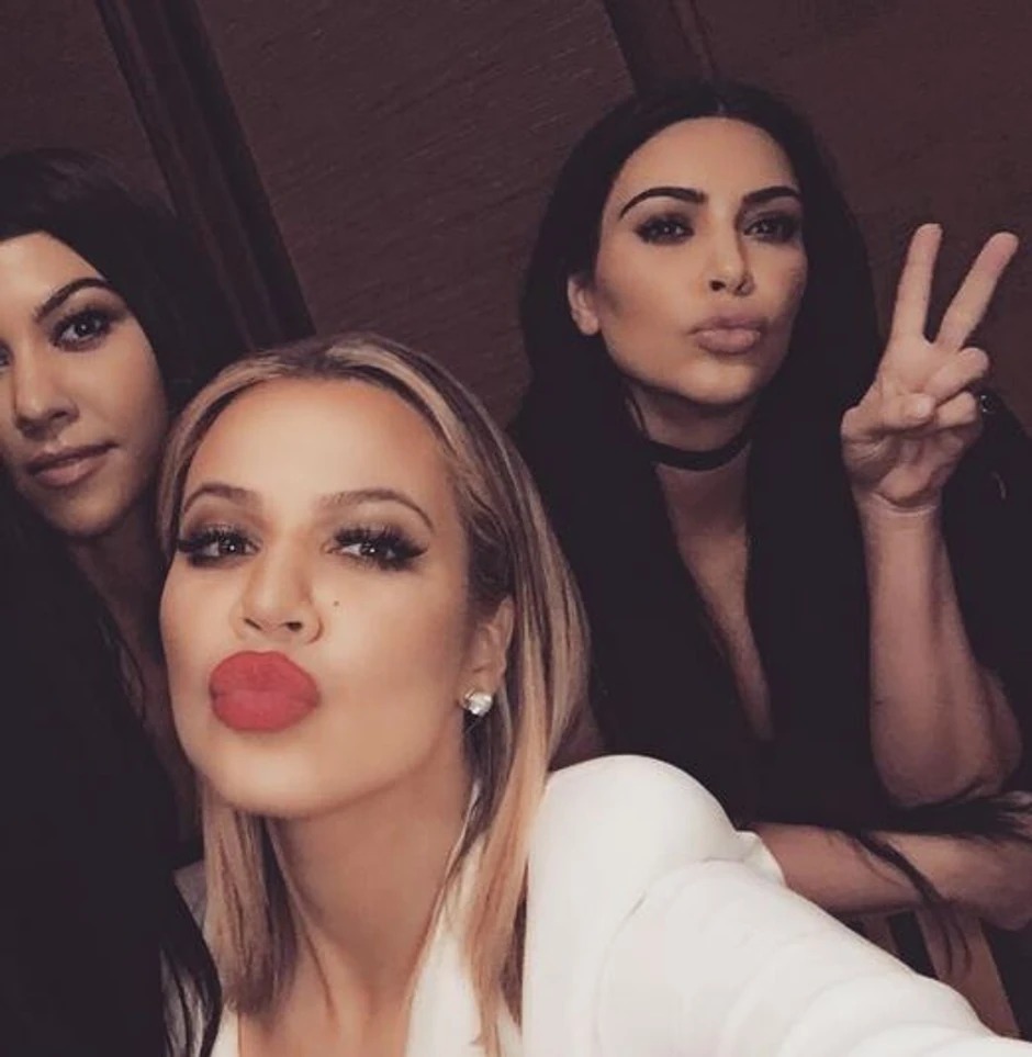 Kortni Kardašijan sa sestrama Kloi i Kim