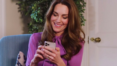 Kate Middleton odwróciła ekran telefonu. Przypadkowo pokazała, co wysyła najbliższym