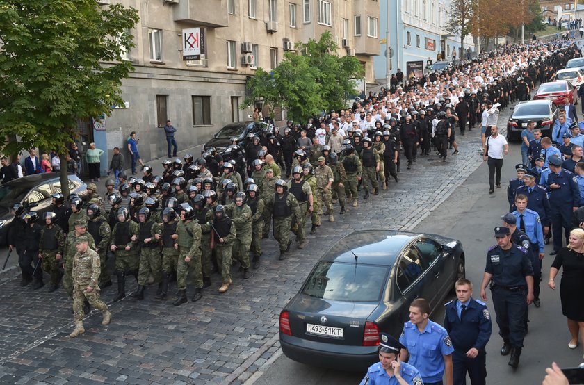 Burdy i zamieszki przed meczem Zoria - Legia. Trwa polowanie!