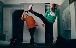 Smith & Burrows pokazali teledysk do utworu "Parliament Hill".