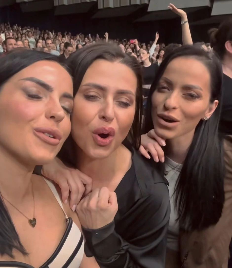 Katarina Lazić sa sestrama