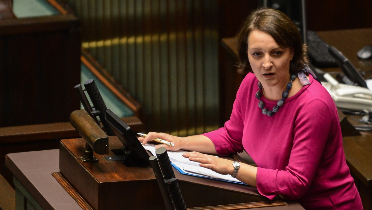 Pomniki - ofiar katatrofy smoleńskiej i Lecha Kaczyńskiego - mogą stanąć i staną na Krakowskim Przedmieściu. Nie widzę potrzeby organizowania referendum w tej sprawie - powiedziała dziś w radiu RMF FM wiceminister kultury Magdalena Gawin.  Myślę, że powstaną w tym roku - dodała.