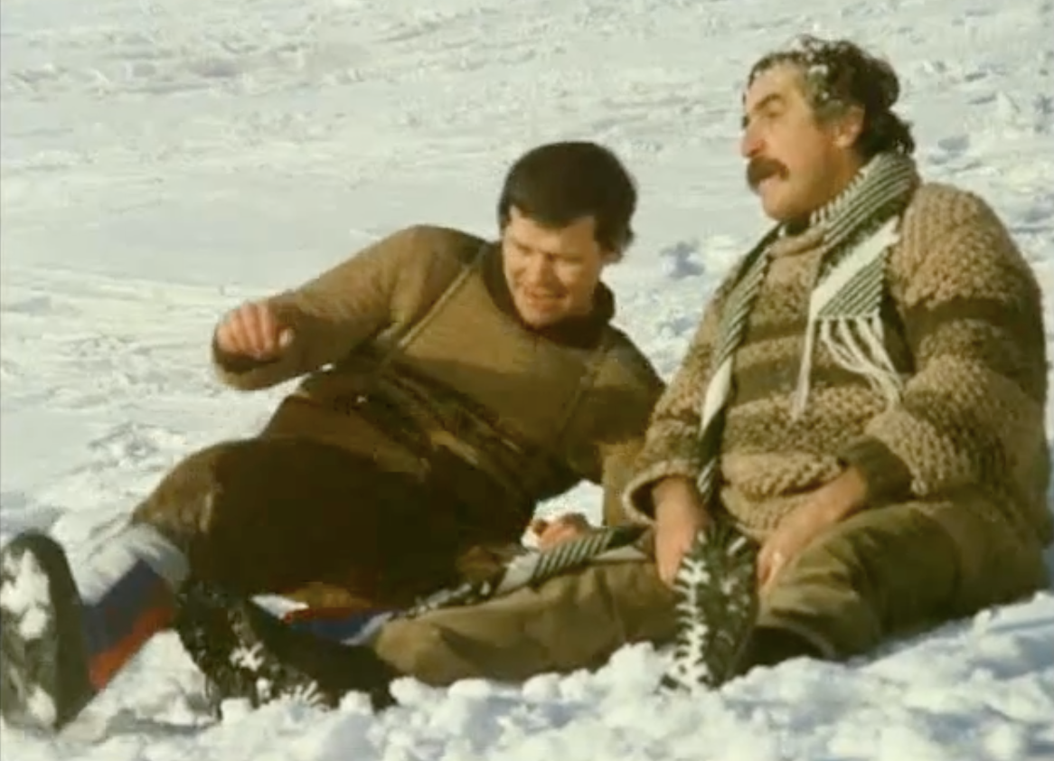 Slovenský herec Július Satinský a jeho český kolega Václav Postránecký vo filme S tebou mě baví svět.